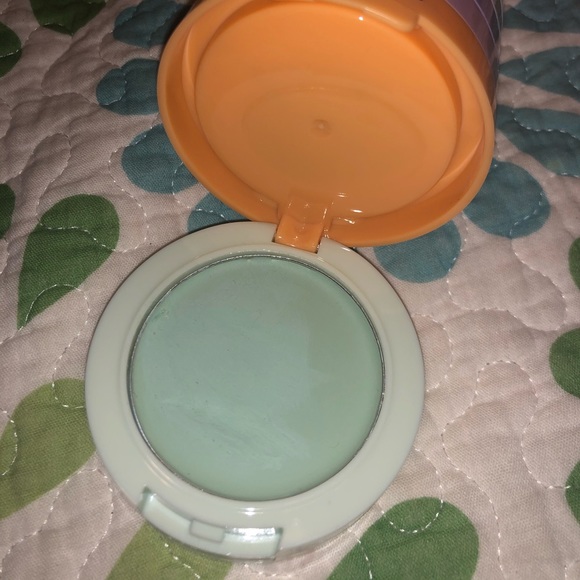 2/12 Ellen Tracy color correcting concealer stack - Picture 7 of 8